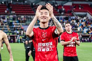 足球报：韦世豪迎来生涯最稳定阶段，成为蓉城队长有担当